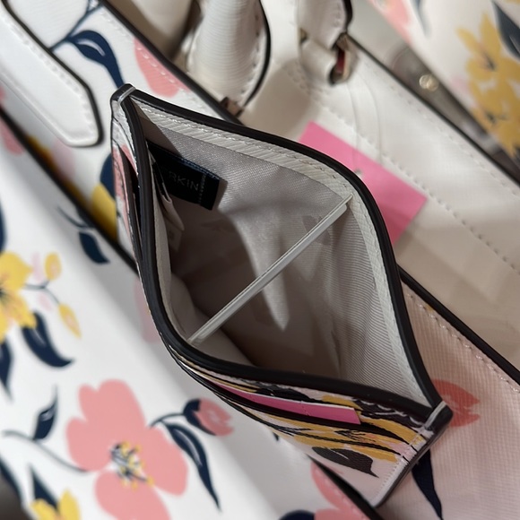 Kate Spade Staci Lily Blooms Small Card Hoder - Picture 9 of 16